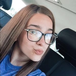 Meet your Posher, Kayla